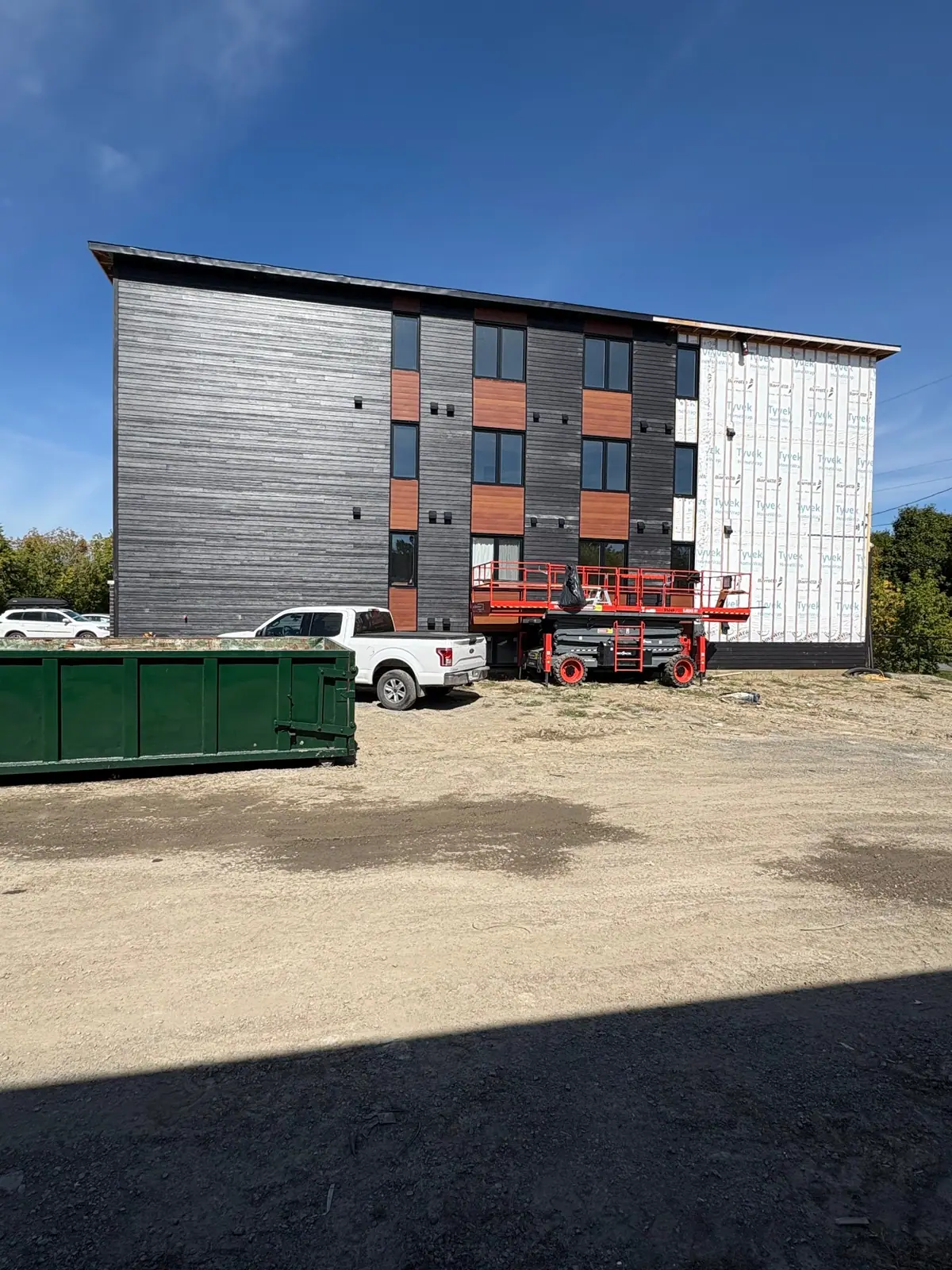 Revêtement extérieur en progression sur la façade