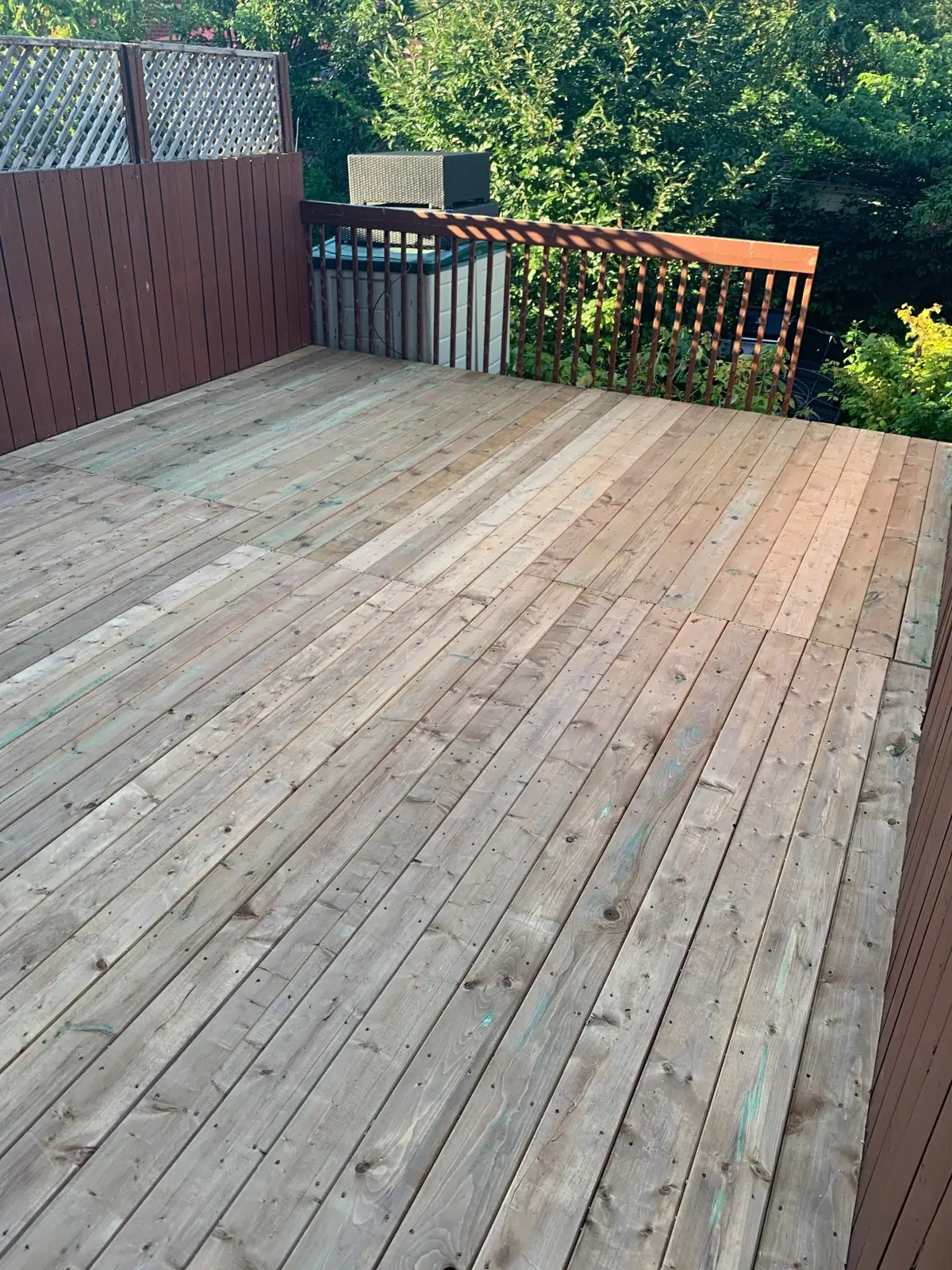 Platelage bois — surface remise à neuf